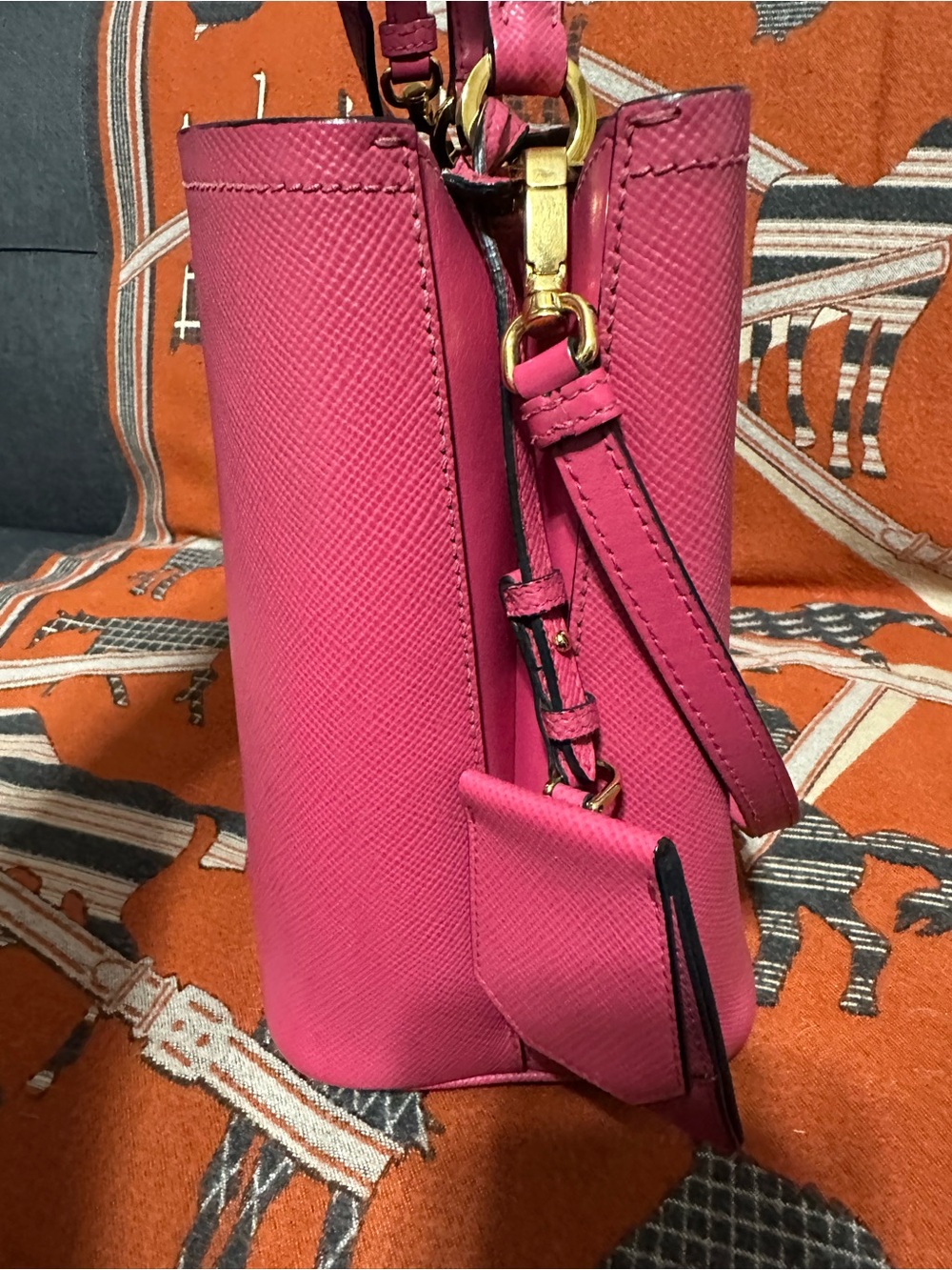 PRADA❤️🌟PINK SAFFIANO LEATHER BUCKET BAG⭐️ - Picture 6 of 10